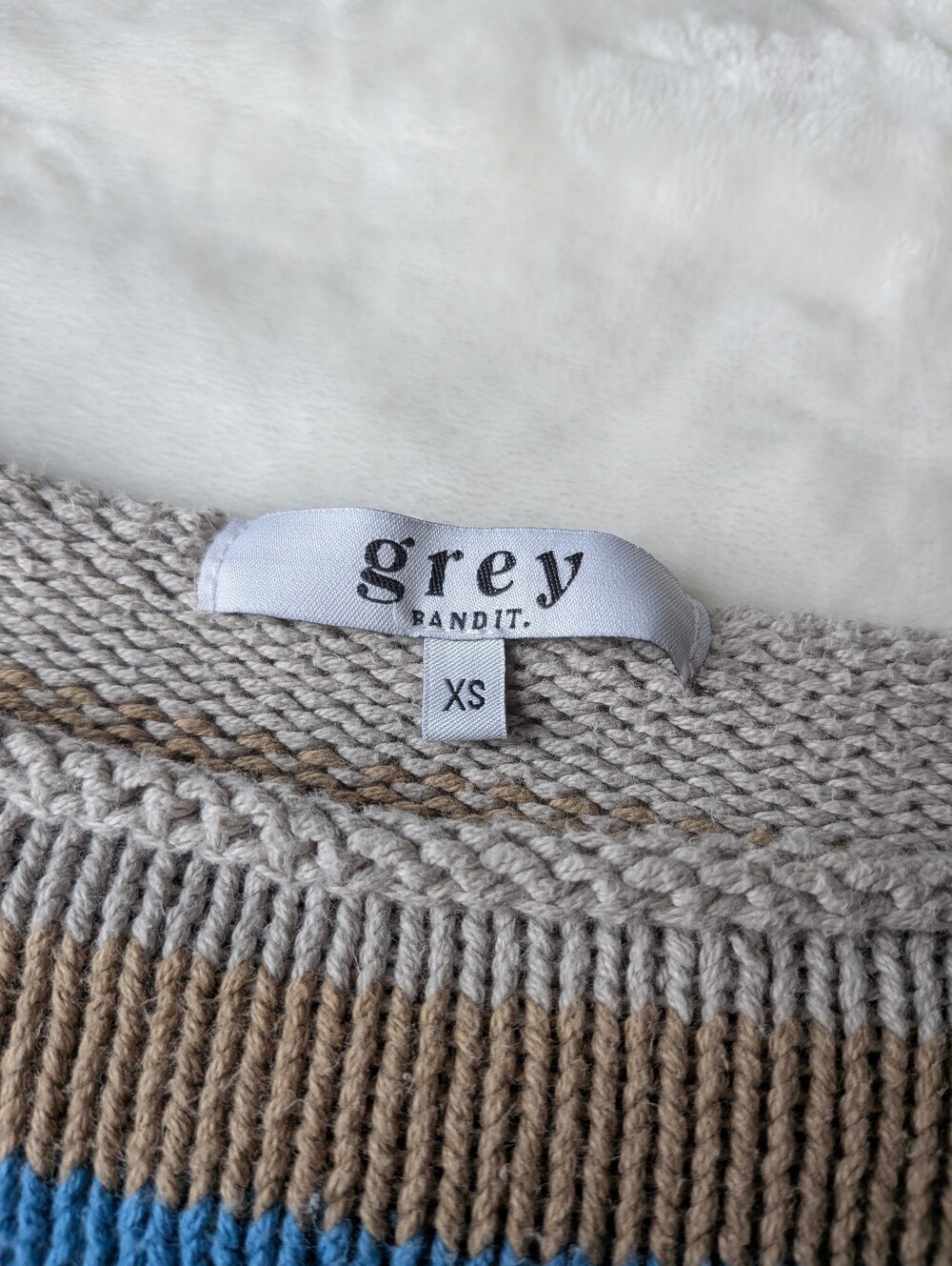 Grey Bandit Rayna Sweater - Picture 4 of 5